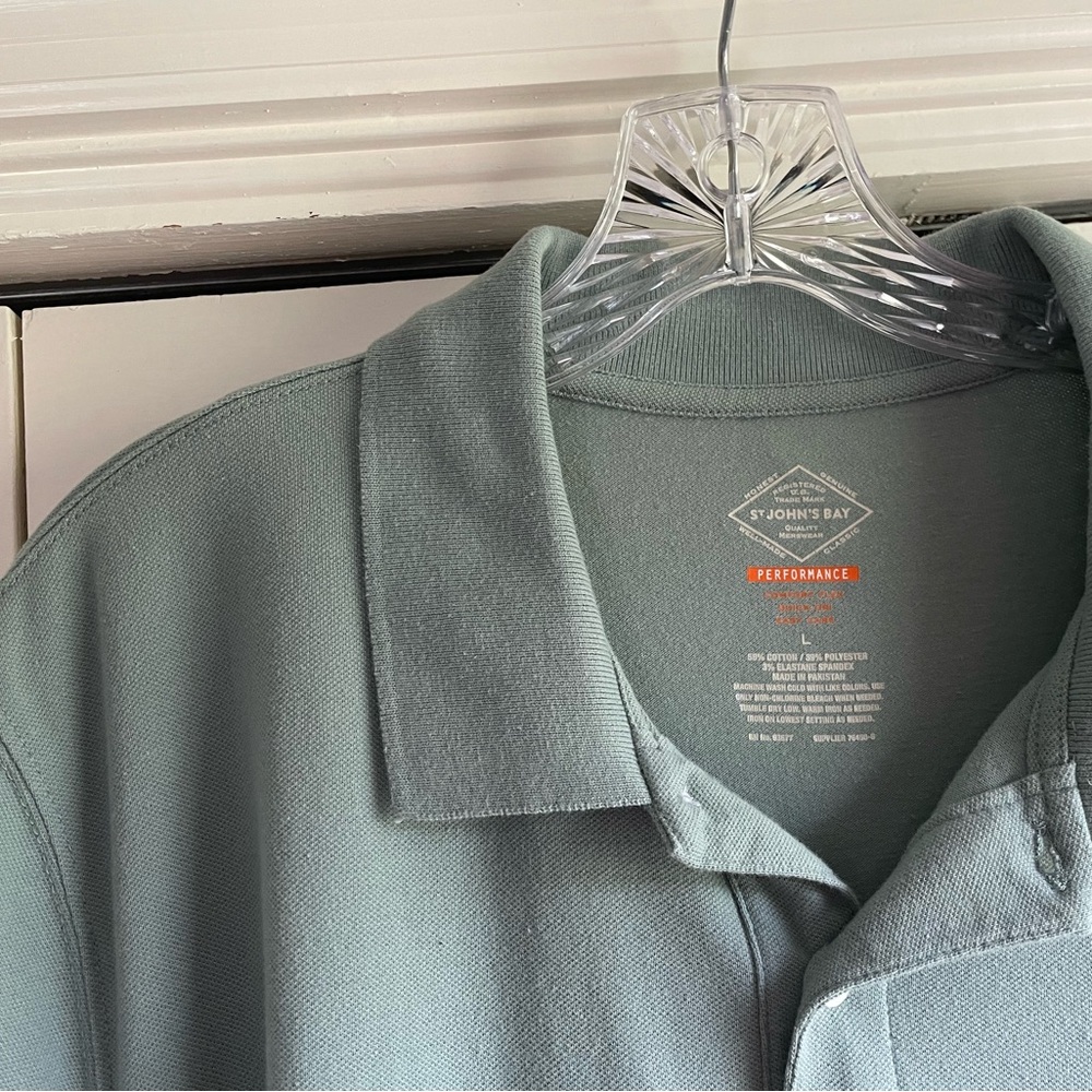 Polo shirt.